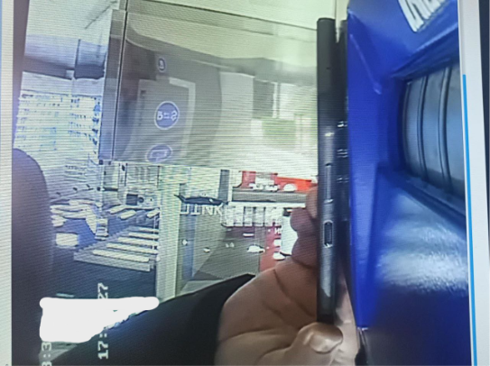 Рисунок 7. Фото проведения NFC-транзакции, реализуемой злоумышленником с помощью NFCGate